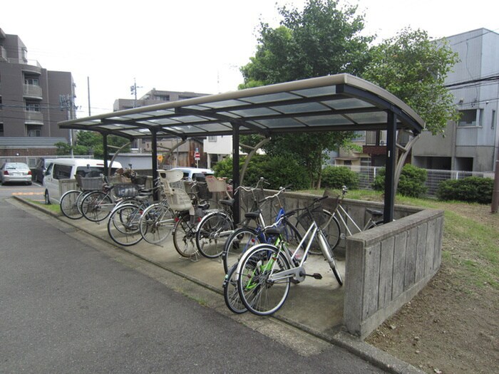 物件外観写真2　(駐輪場)