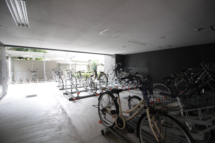 物件外観写真6　(駐輪場)