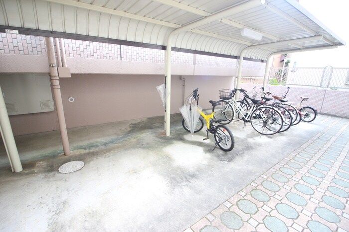 物件外観写真4　(駐輪場)