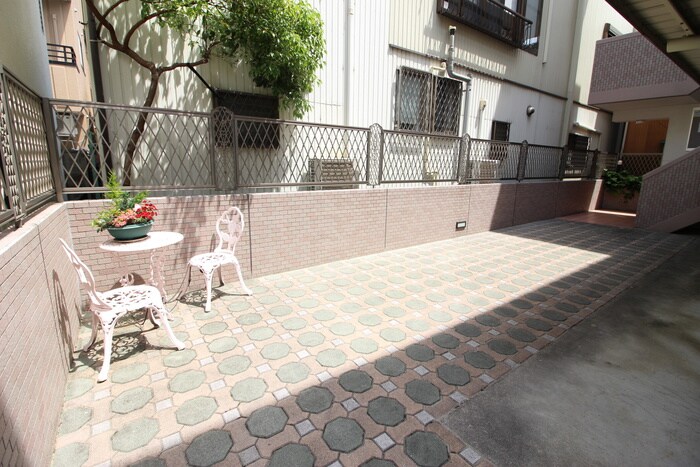 物件外観写真5　(エントランス部分)