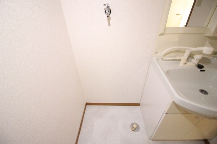 物件内観写真12　(洗濯機置場)