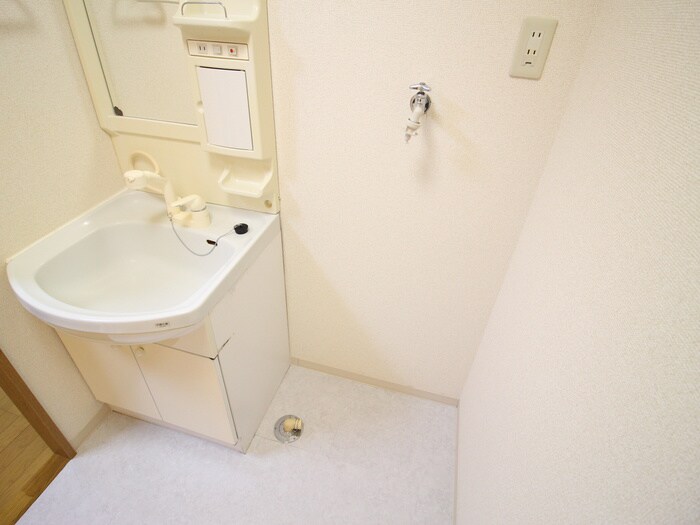 物件内観写真14　(洗濯機置場)