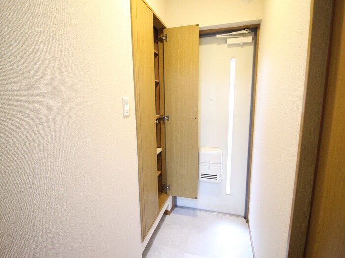 物件内観写真16　(玄関)