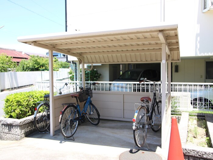 物件外観写真6　(駐輪場)