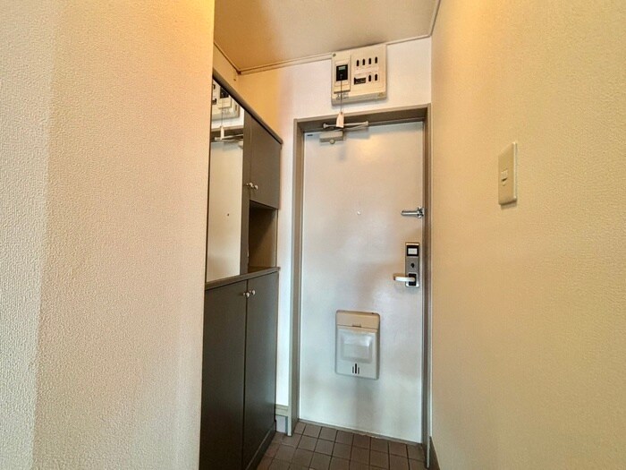 物件内観写真16　(玄関)