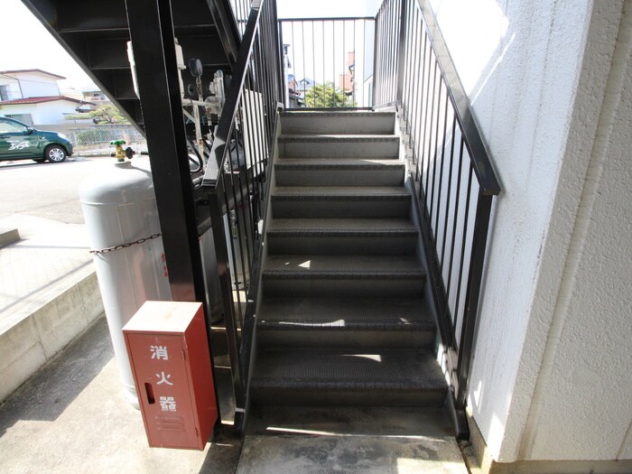 物件外観写真5　(エントランス部分)