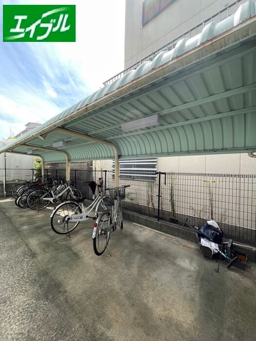 物件外観写真4　(駐輪場)