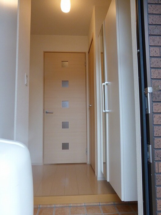 物件内観写真8　(玄関)