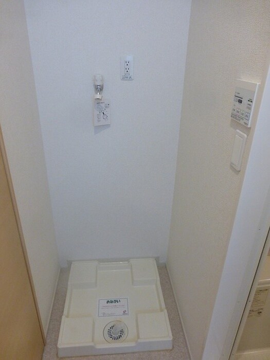 物件内観写真9　(洗濯機置場)