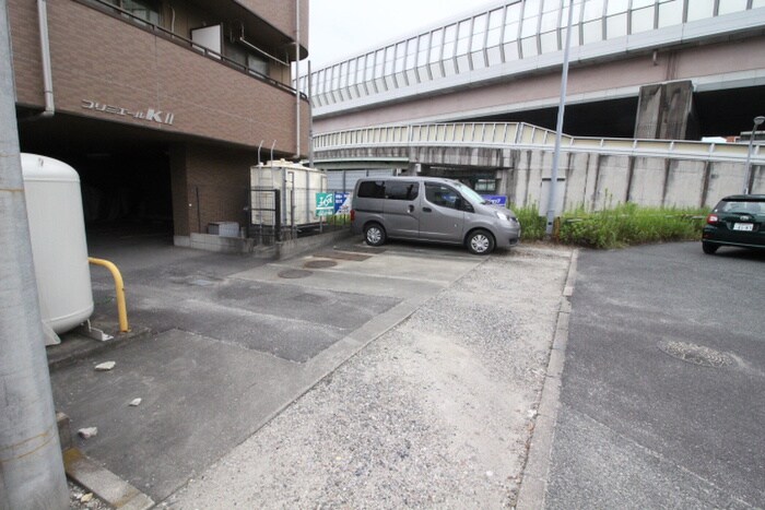 物件外観写真2　(駐車場)