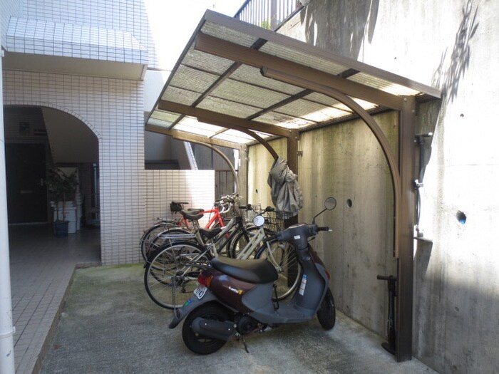 物件外観写真3　(駐輪場)