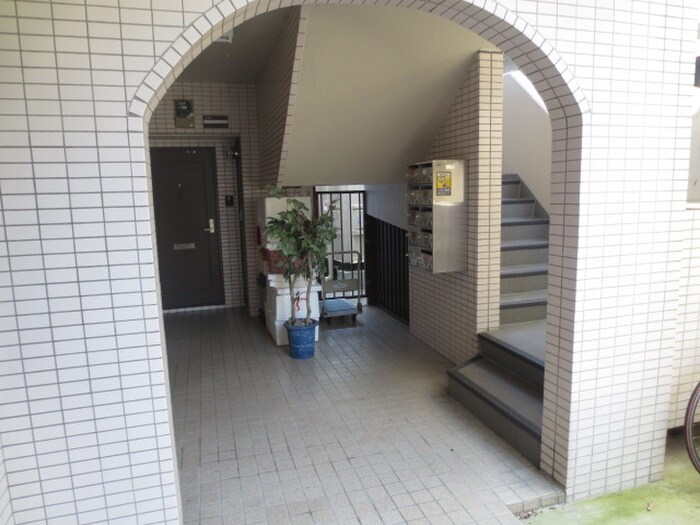 物件外観写真4　(エントランス部分)