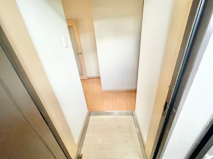 物件内観写真13　(玄関)