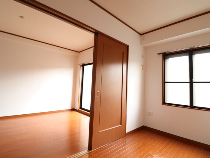 物件内観写真8　(居室)