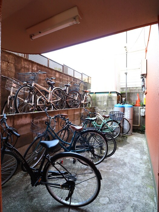 物件外観写真5　(駐輪場)