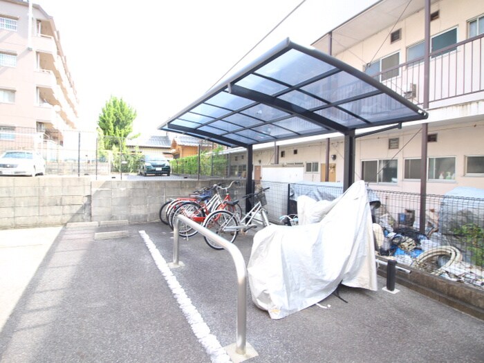 物件外観写真2　(駐輪場)