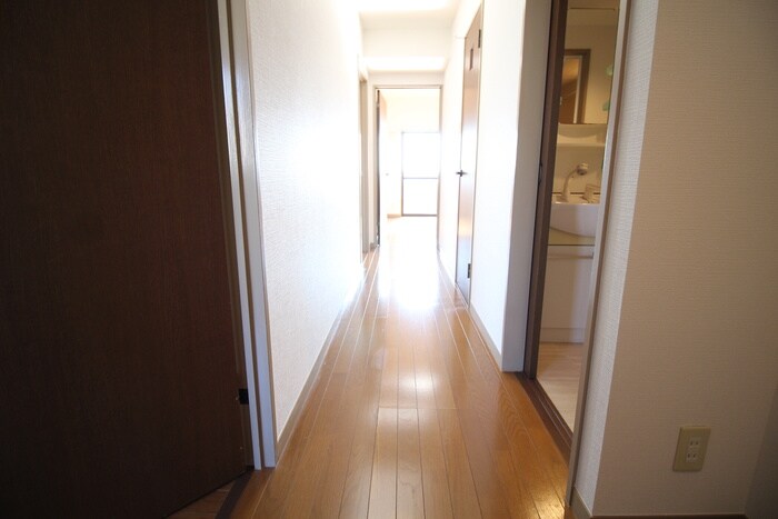物件内観写真16　(廊下)
