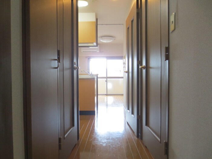 物件内観写真7　(玄関)