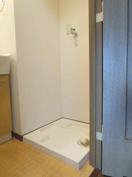 物件内観写真10　(洗濯機置場)