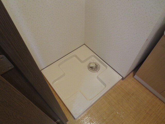 物件内観写真12　(洗濯機置場)