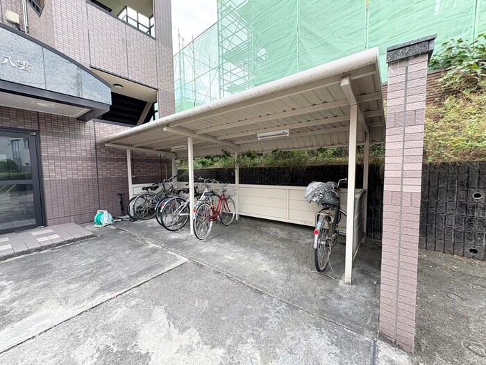 物件外観写真3　(駐輪場)
