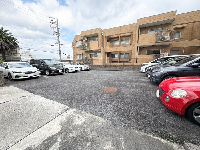 物件外観写真4　(駐車場)