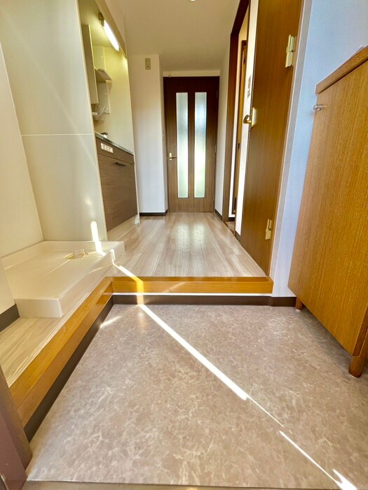 物件内観写真17　(玄関)