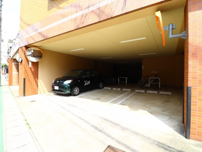 物件外観写真5　(駐車場)