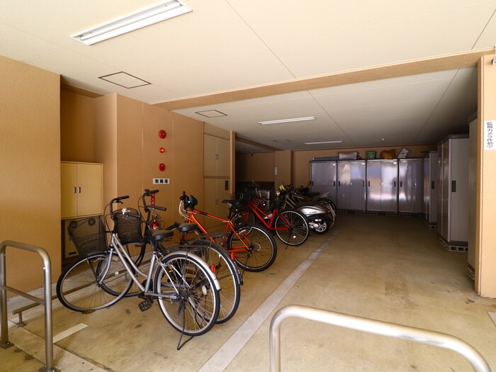 物件外観写真6　(駐輪場)