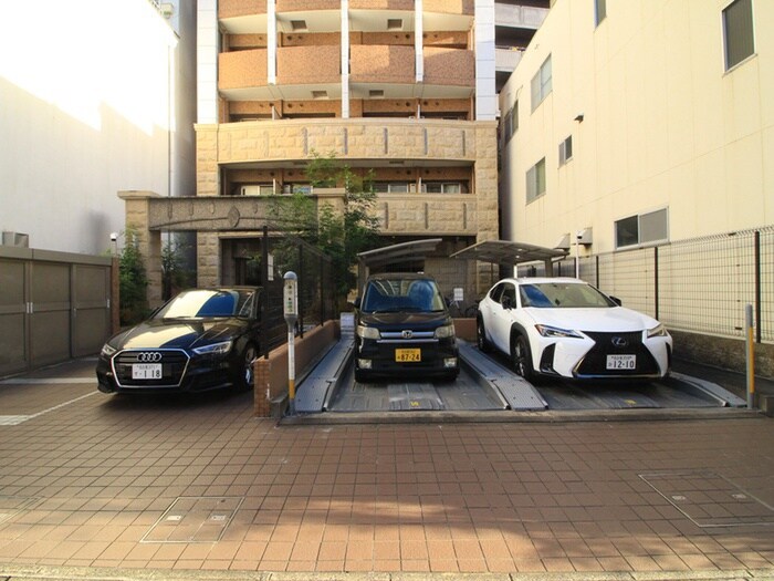 物件外観写真6　(駐車場)