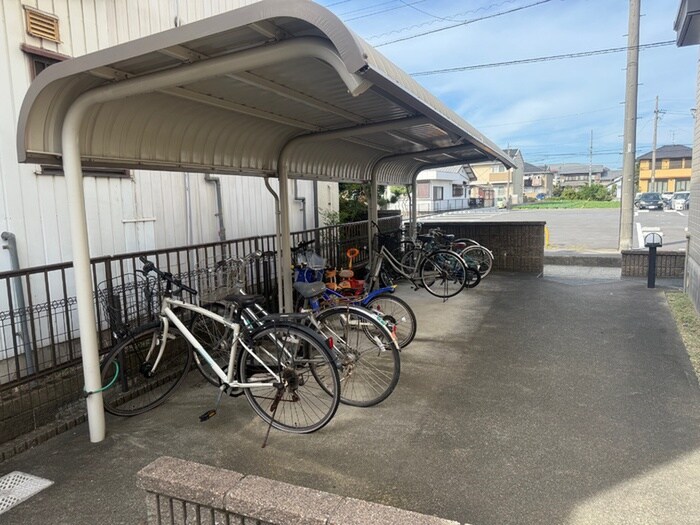 物件外観写真3　(駐輪場)