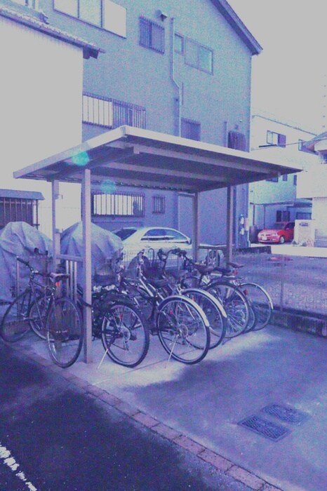 物件外観写真4　(駐輪場)