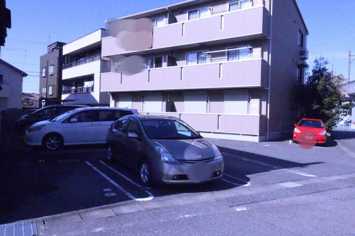 物件外観写真5　(駐車場)