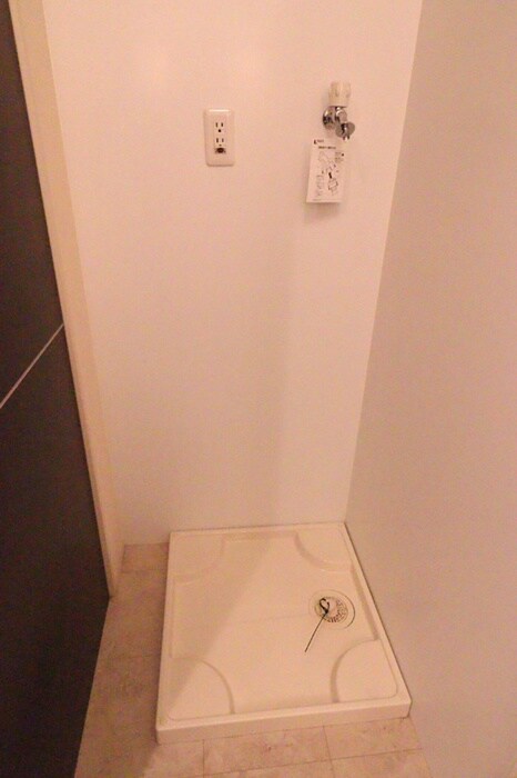 物件内観写真18　(洗濯機置場)