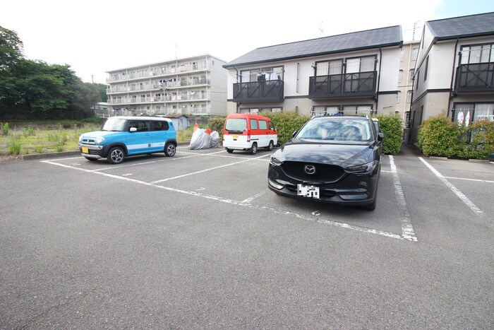 物件外観写真3　(駐車場)