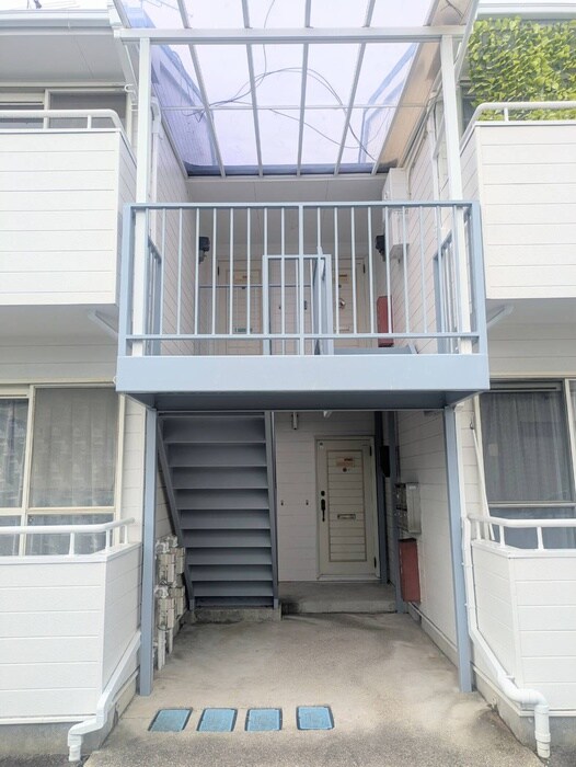 物件外観写真2　(エントランス部分)