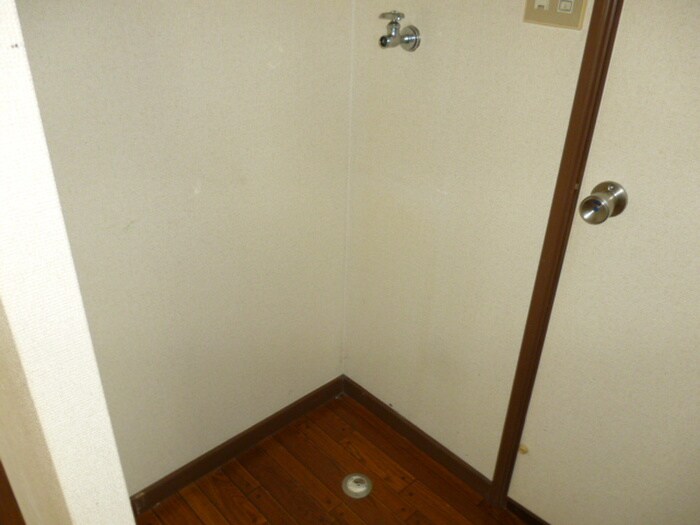 物件内観写真15　(洗濯機置場)