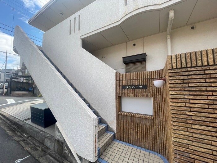 物件外観写真5　(エントランス部分)