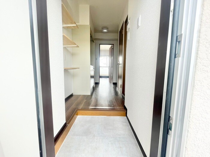 物件内観写真13　(玄関)