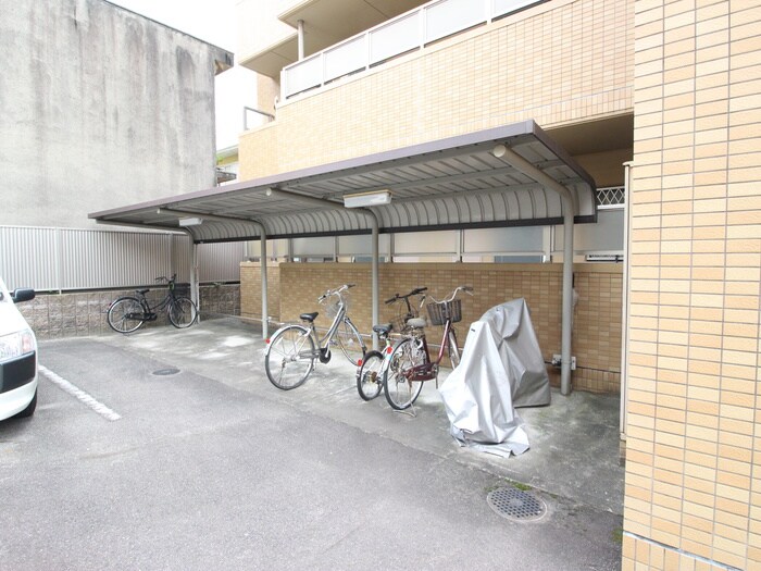 物件外観写真3　(駐輪場)