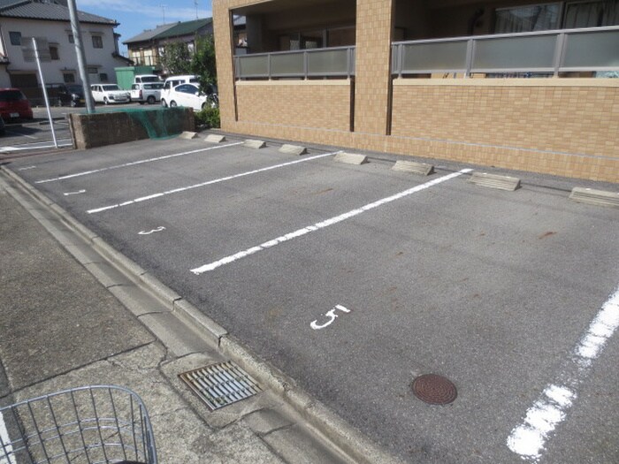 物件外観写真4　(駐車場)