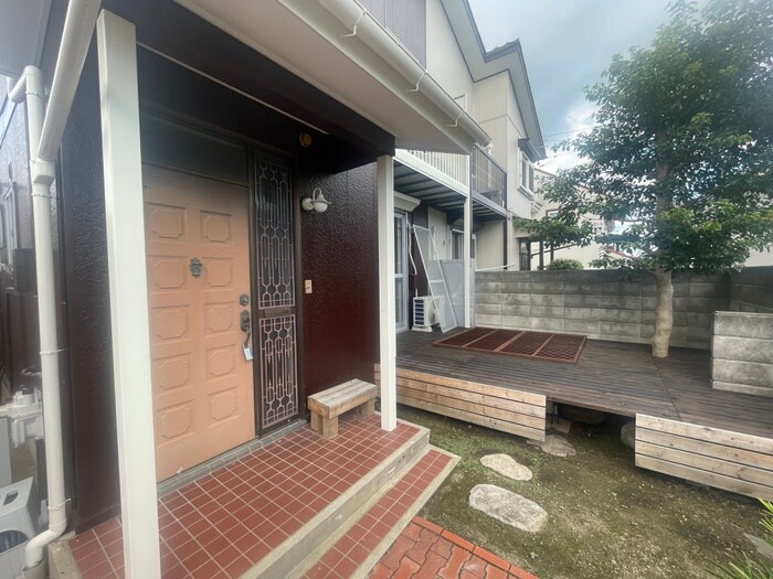 物件外観写真3　(エントランス部分)