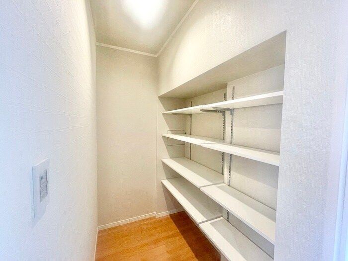 物件内観写真12　(収納)
