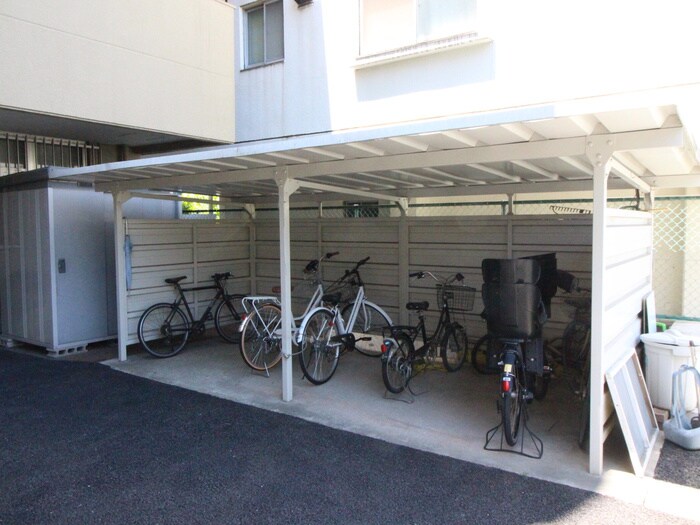 物件外観写真3　(駐輪場)