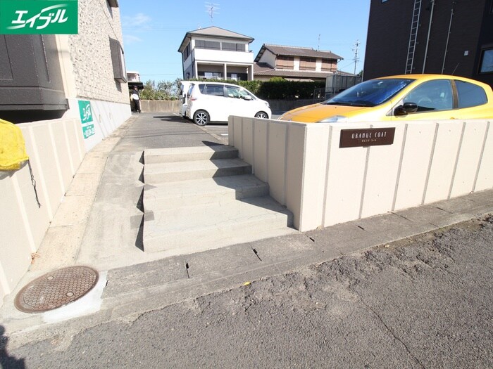 物件外観写真3　(エントランス部分)