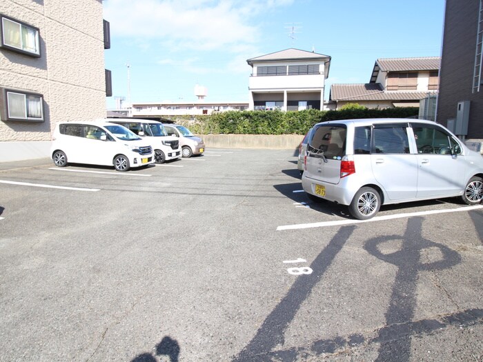 物件外観写真4　(駐車場)