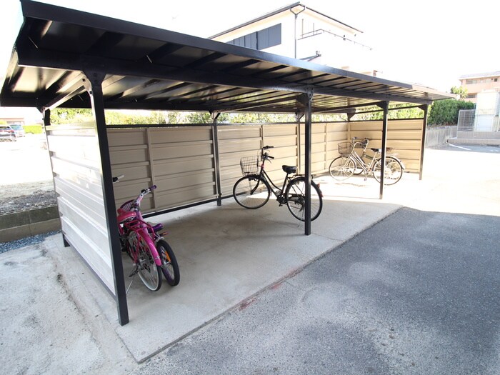 物件外観写真5　(駐輪場)