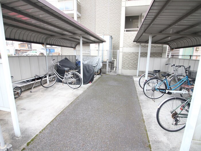 物件外観写真5　(駐輪場)