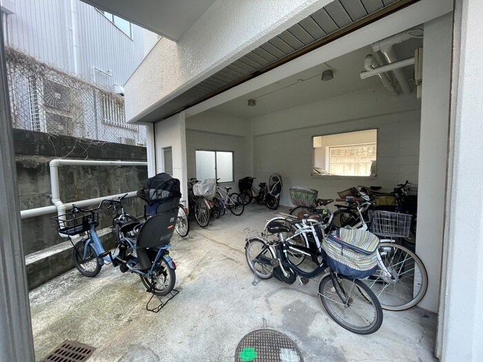 物件外観写真3　(駐輪場)