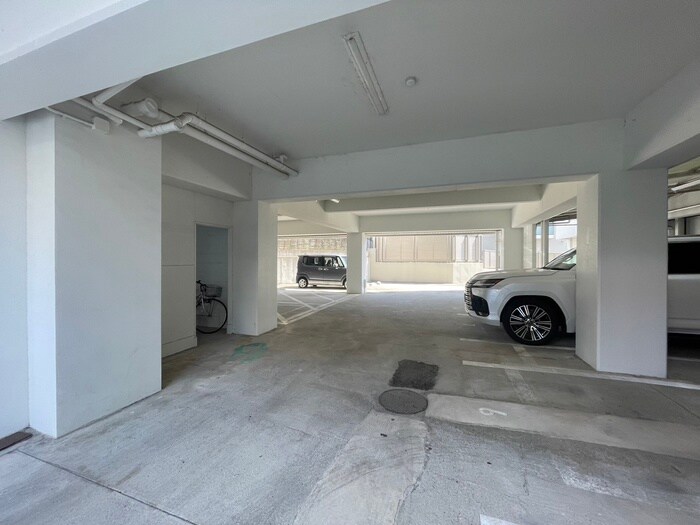 物件外観写真6　(駐車場)